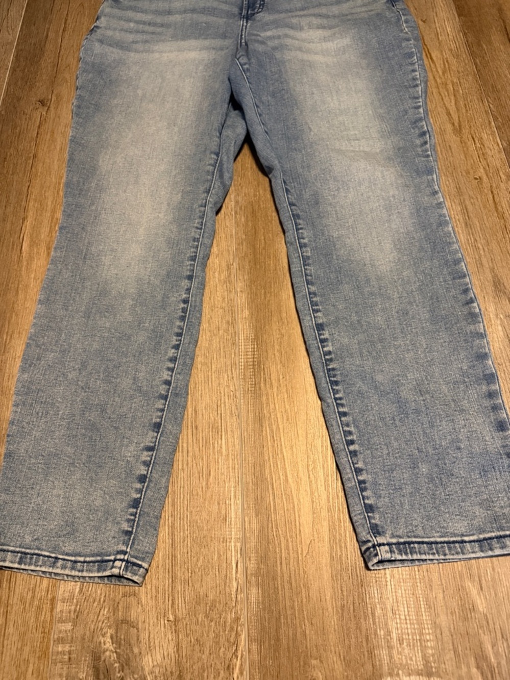 LC Lauren Conrad Light Wash Mid Rise Skinny Jeans - Picture 4 of 7